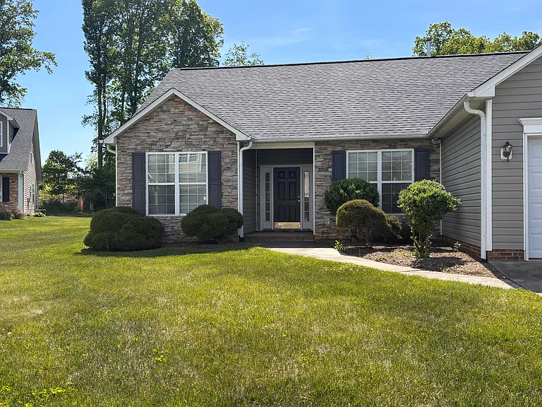 7 Thornwood Ct — Photo 2