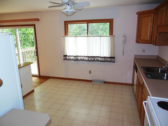 3rd image of 26745 Sandy Hill Dr