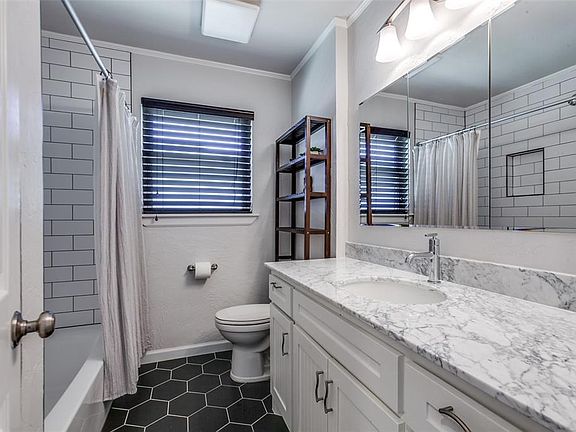 5th image of 726 James Dr