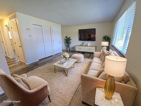 2nd image of 1005 E Pearl St APT B