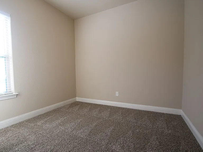 3217-3219 Karen St — Photo 17