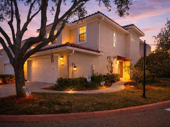 208 Valencia Cir, Saint Petersburg, FL 33716