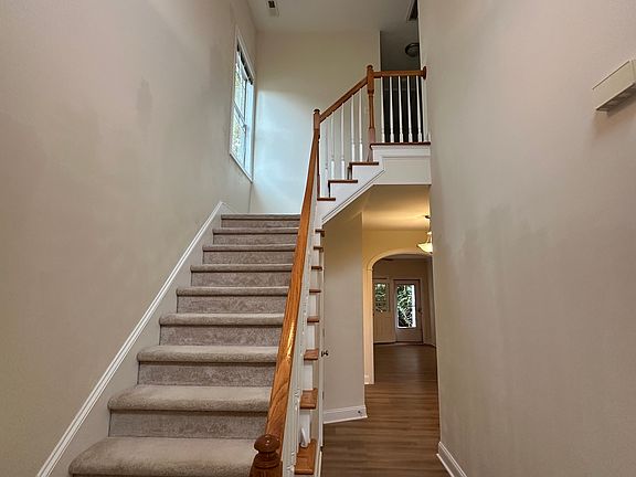 3rd image of 718 Ennis Creek Ln