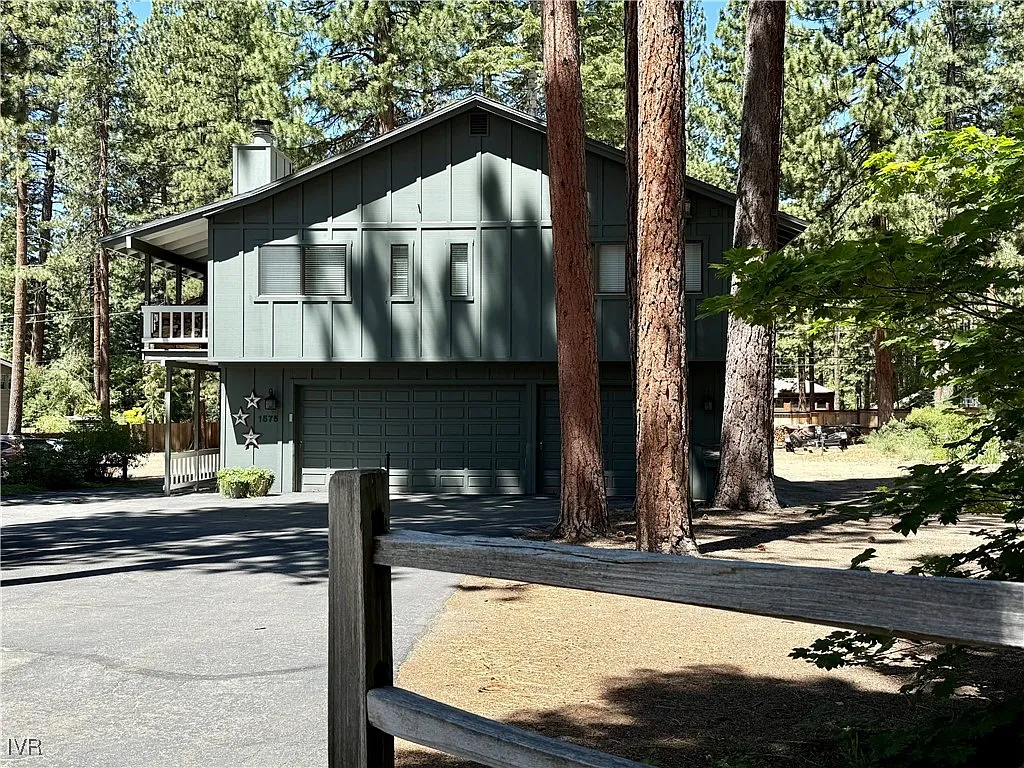 1575 Pine Cone Cir photo 1