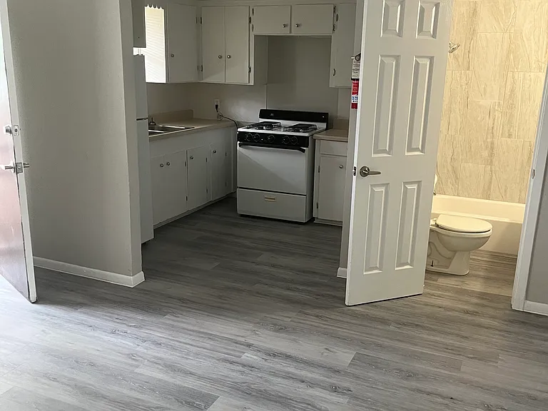 2048 Harvard St — Photo 7