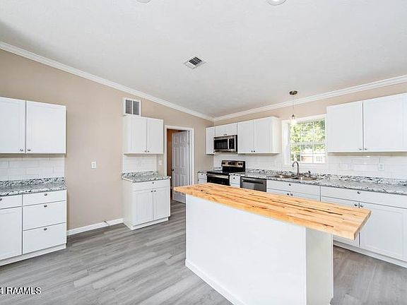 5th image of 158 Greenleaf Blvd