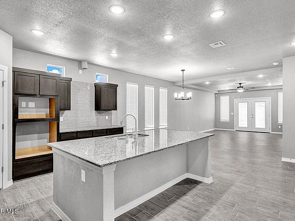 4th image of 696 Plains Blackfoot Dr
