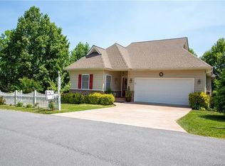 144 Carriage Summitt Way, Hendersonville, NC 28791
