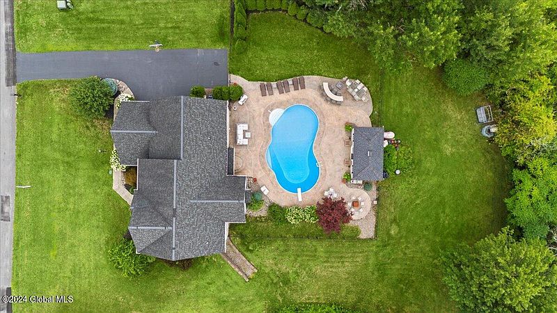 4th image of 9 Avallon Way