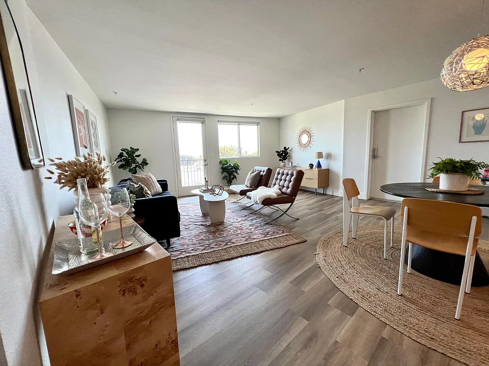 5210 W Olympic Blvd #301