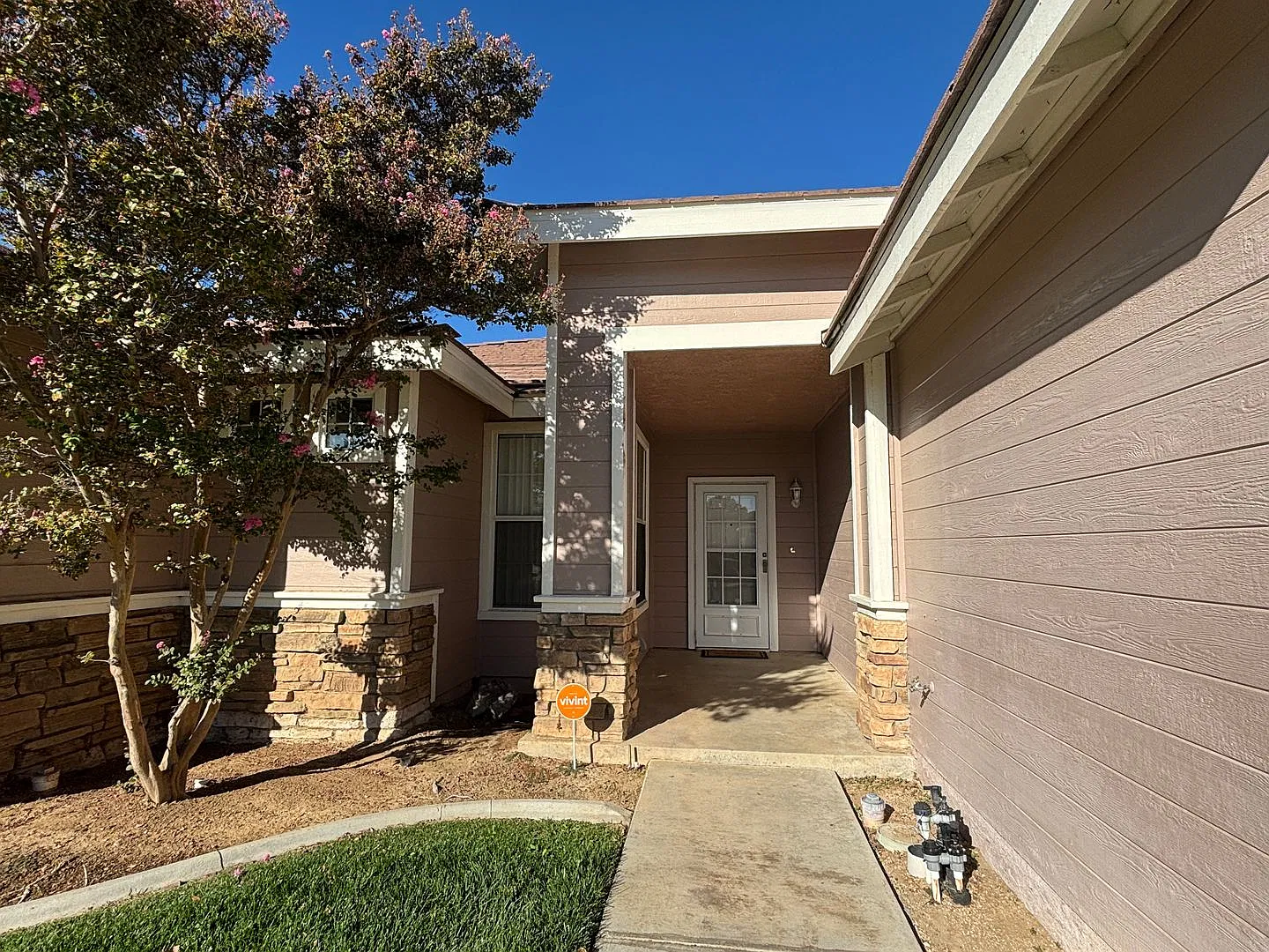 West Lancaster Home — Photo 4