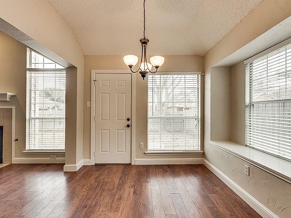 4th image of 2112 Wentworth Dr