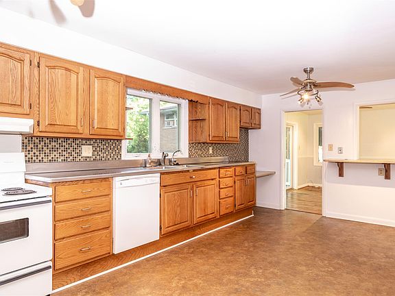 5th image of 301 S Merrywood Ln