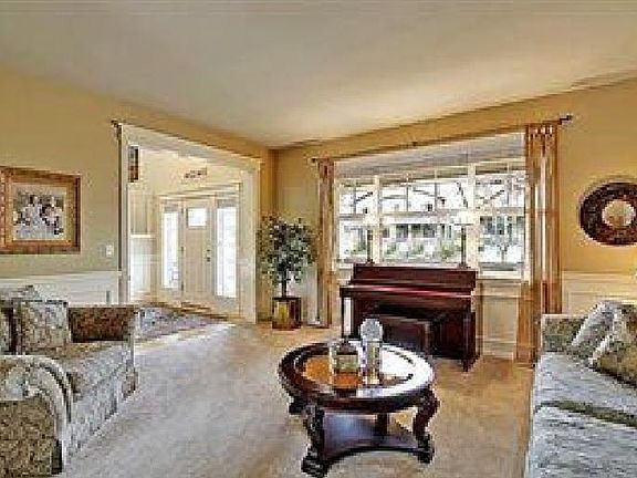 2nd image of 425 209th Pl SE