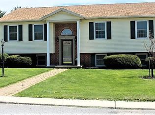 10 Ash Dr, Littlestown, PA 17340