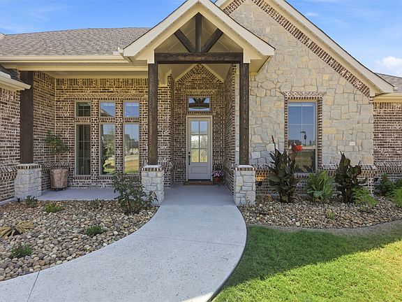 3rd image of 300 Spanish Oak Ct