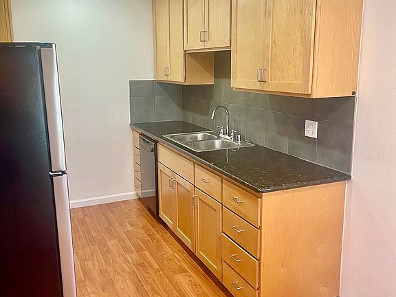 4th image of 183 S Bayview Ave #6