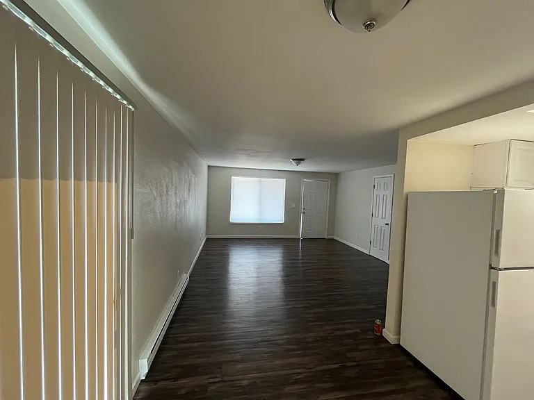 110 Stanford Dr — Photo 4