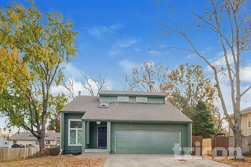 1133 NE Banner Dr Photo 1