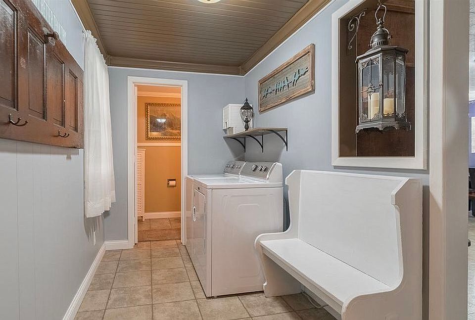 1st image of 304 Leray Ave