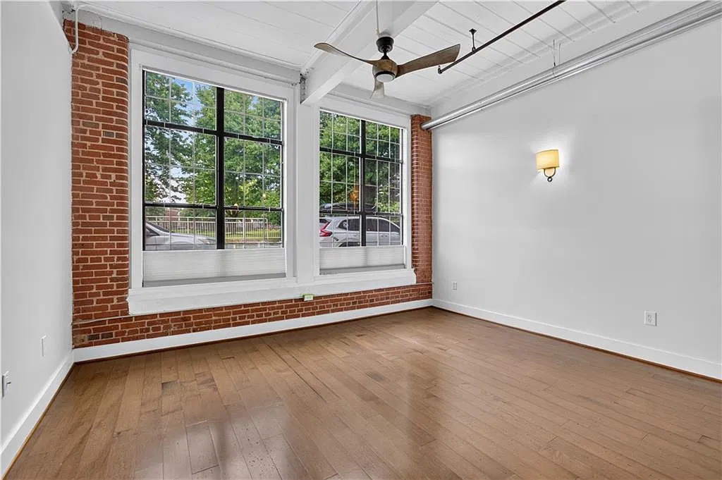 1261 Caroline St NE — Photo 3