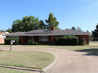 1030 W Iris Ave, Hobart, OK 73651
