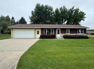 285 Mary St, Mayville, WI 53050