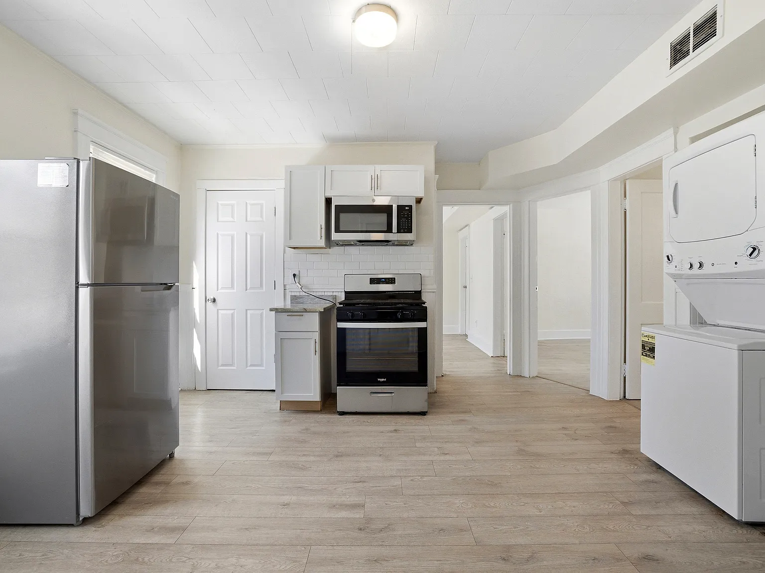 12 Hillside St — Photo 4