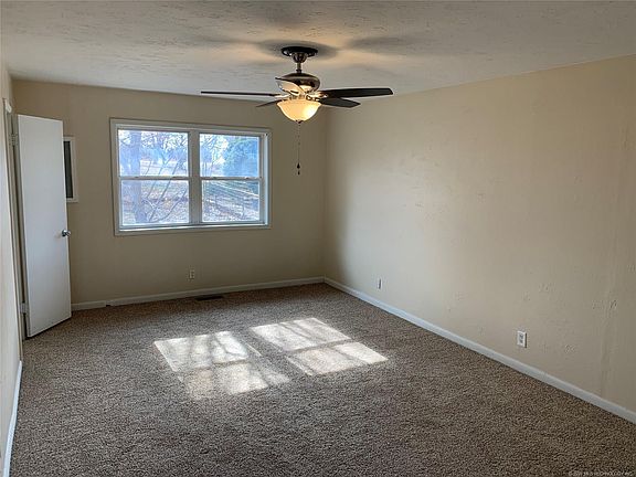 4th image of 1107 W Shawnee Ave