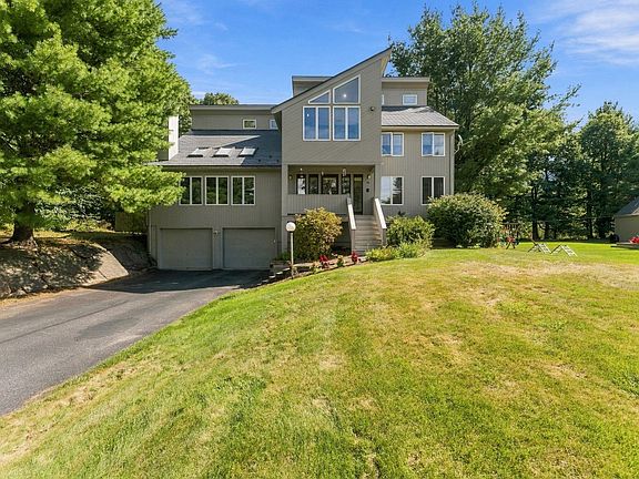 3rd image of 48 Hickory Dr