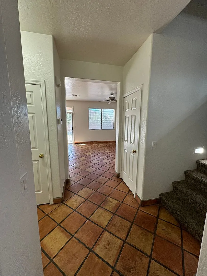 Spacious 4BR 2.5BA Home in Trailside Community Laveen, AZ — Photo 4