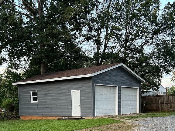3rd image of 125 Windsor Ln