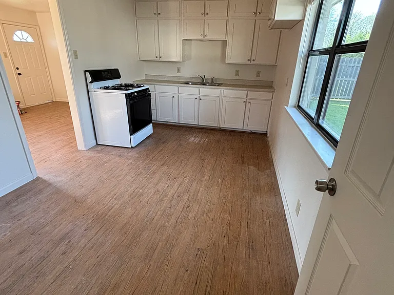 201 N Dobson St — Photo 5
