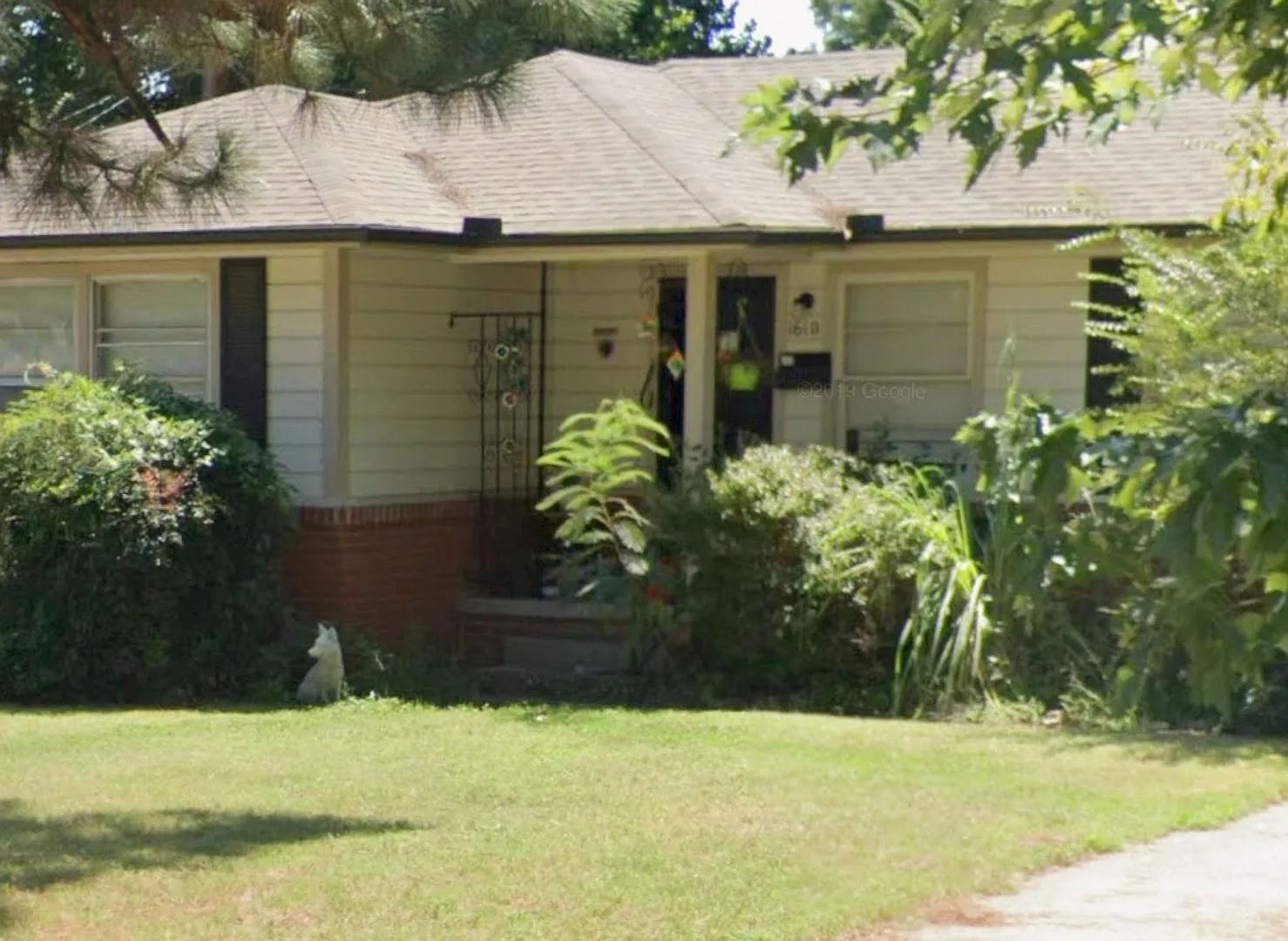 3 Bd 1 Ba Bungalow w/ hardwood — Photo 1
