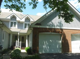 318 Bristol Ln, Fox River Grove, IL 60021