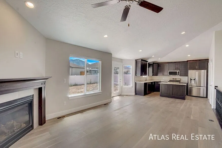 Discover Your Dream Home In Tooele! | Gorgeous 3bd/2bth | Available Now! — Photo 1