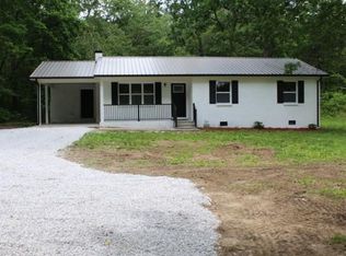470 Red Brush Dr, Crossville, TN 38555