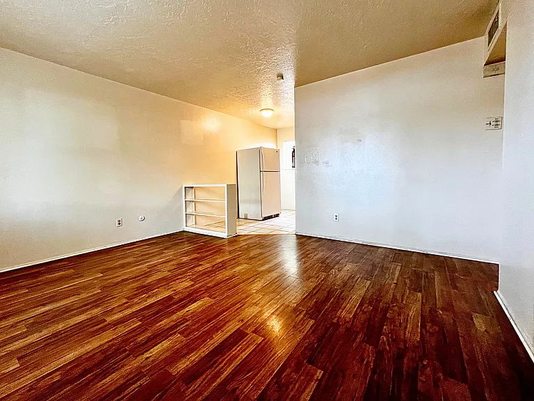 532 Chama St SE — Photo 2