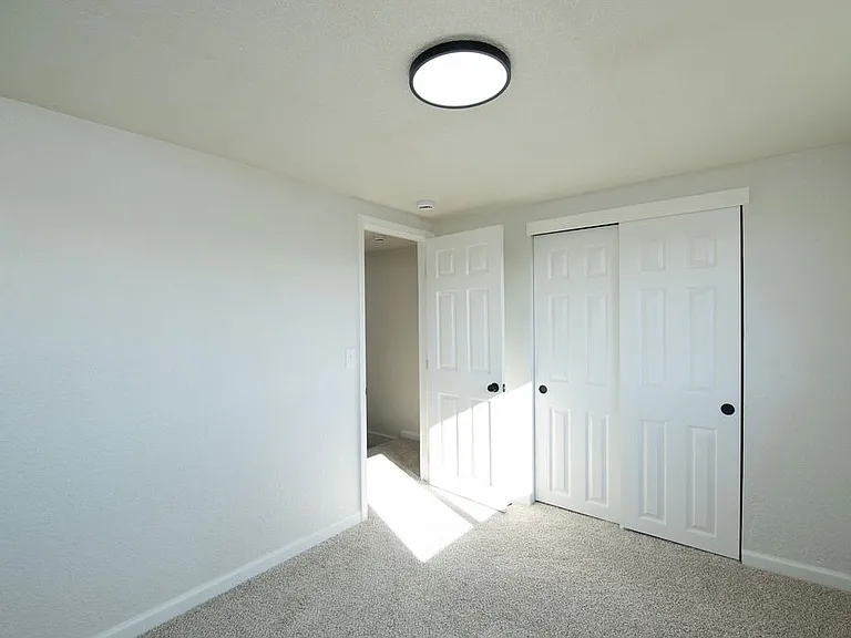 521 Imperial Ave #B — Photo 8