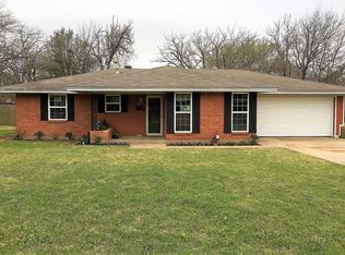 817 Circle Dr, Terrell, TX 75160