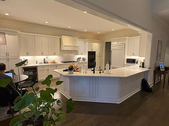 4th image of 320 Leonard Ave