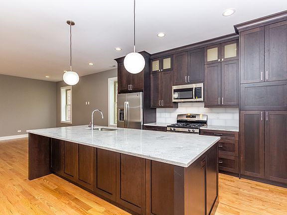 3rd image of 3459 W Belmont Ave #4