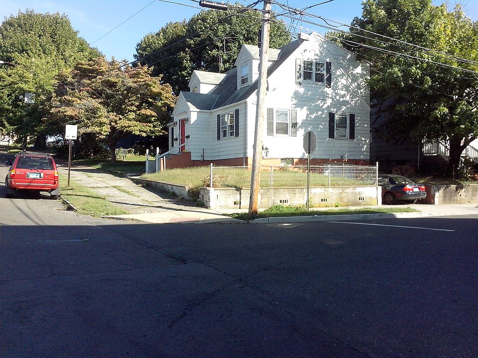 2nd image of 106 Tudor St