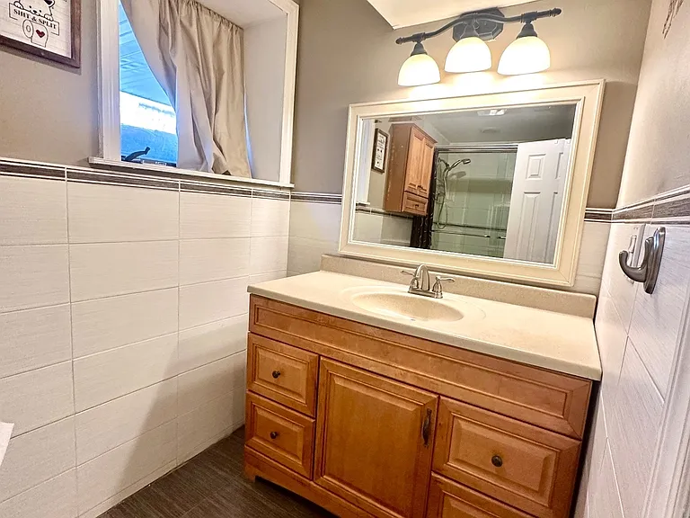 392 Davis Ave #1 — Photo 7