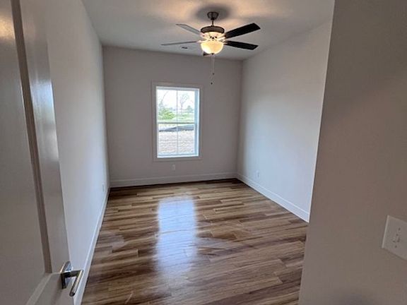 5th image of 913 Green Mill Rd #4
