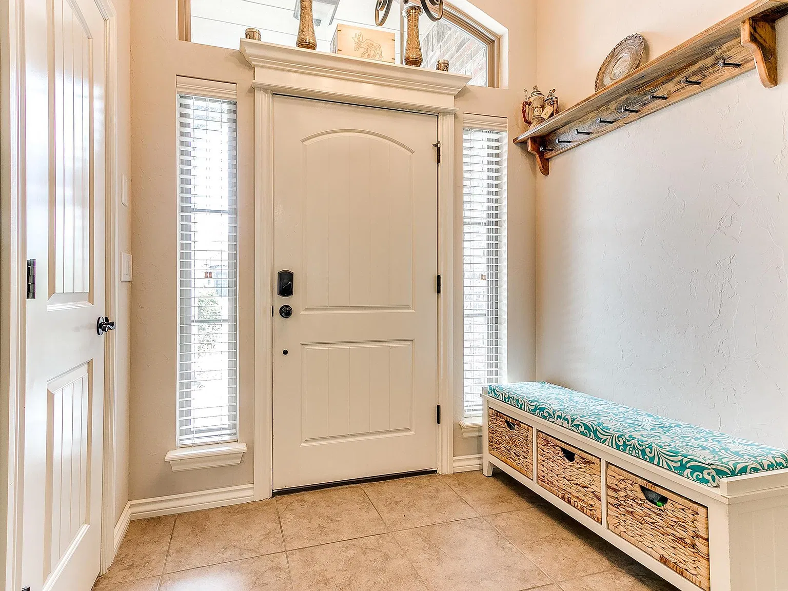 4 bed, 2001 sqft, $2,600 — Photo 4