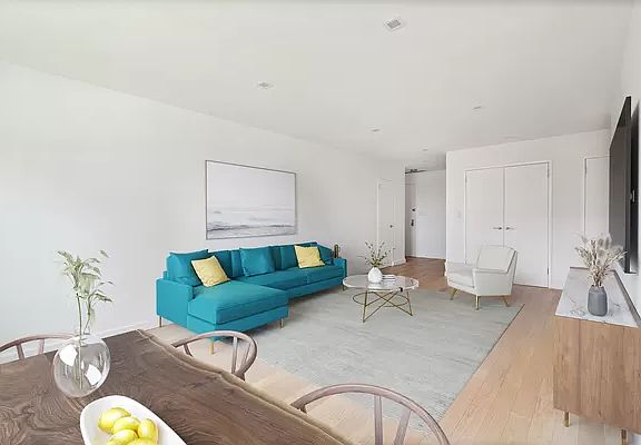 3rd image of 175 Willoughby St APT 10A