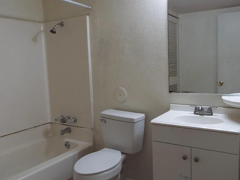 6713 W Palmaire Ave #2 — Photo 14