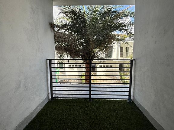 5th image of 2526 Pierce St #14