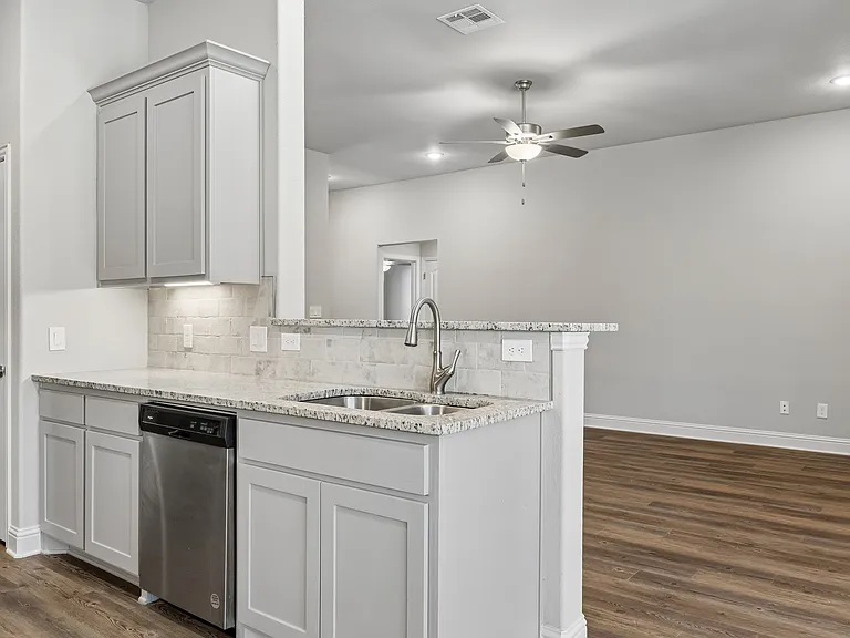 2907 Tulip Dr — Photo 7